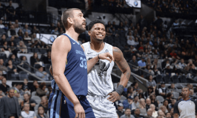 他出现在上 他出现在上